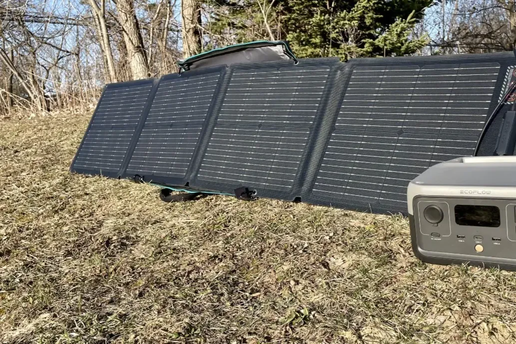 Panel solar EcoFlow 110W desplegado